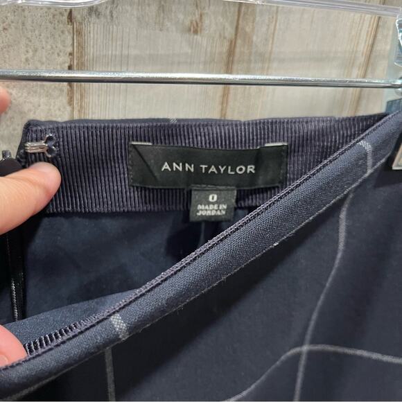 Ann Taylor Navy Blue Windowpane Plaid Pencil Career Business Skirt Size 0 Church - Picture 4 of 8